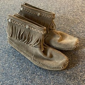 Minnetonka Bootie Moccasins Grey Rubber-Bottom Back-Zip Boots